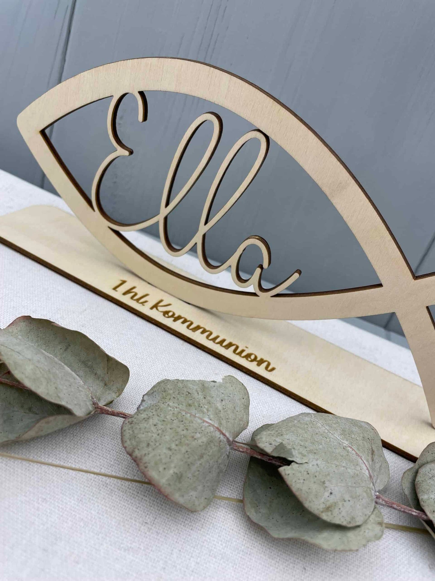 Tischauftsteller mit Name Fisch Kommunion Konfirmation Holz - 000125