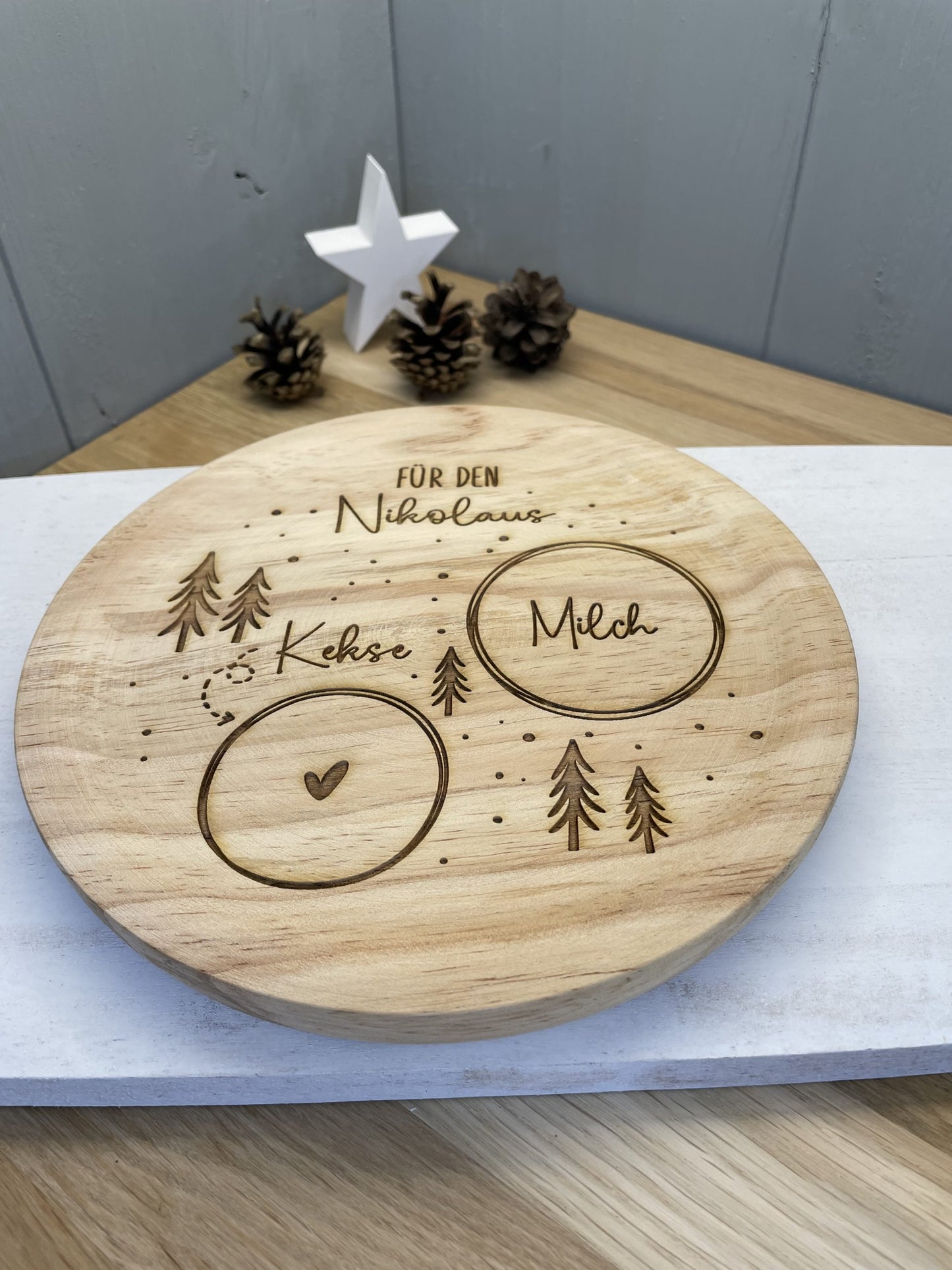 Holzteller Brotzeitbrett für den Weihnachtsmann / Nikolaus / Christkind